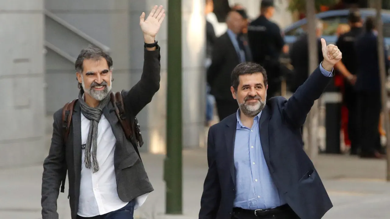 Òmnium Cultural, Jordi Cuixart, e da Asamblea Nacional Catalana, Jordi Sànchez. JUAN CARLOS HIDALGO (EFE)