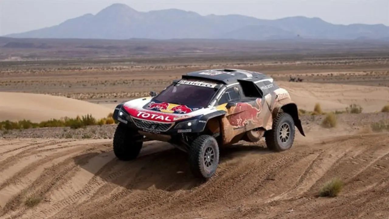 Coche que conduce el español Carlos Sainz. EFE