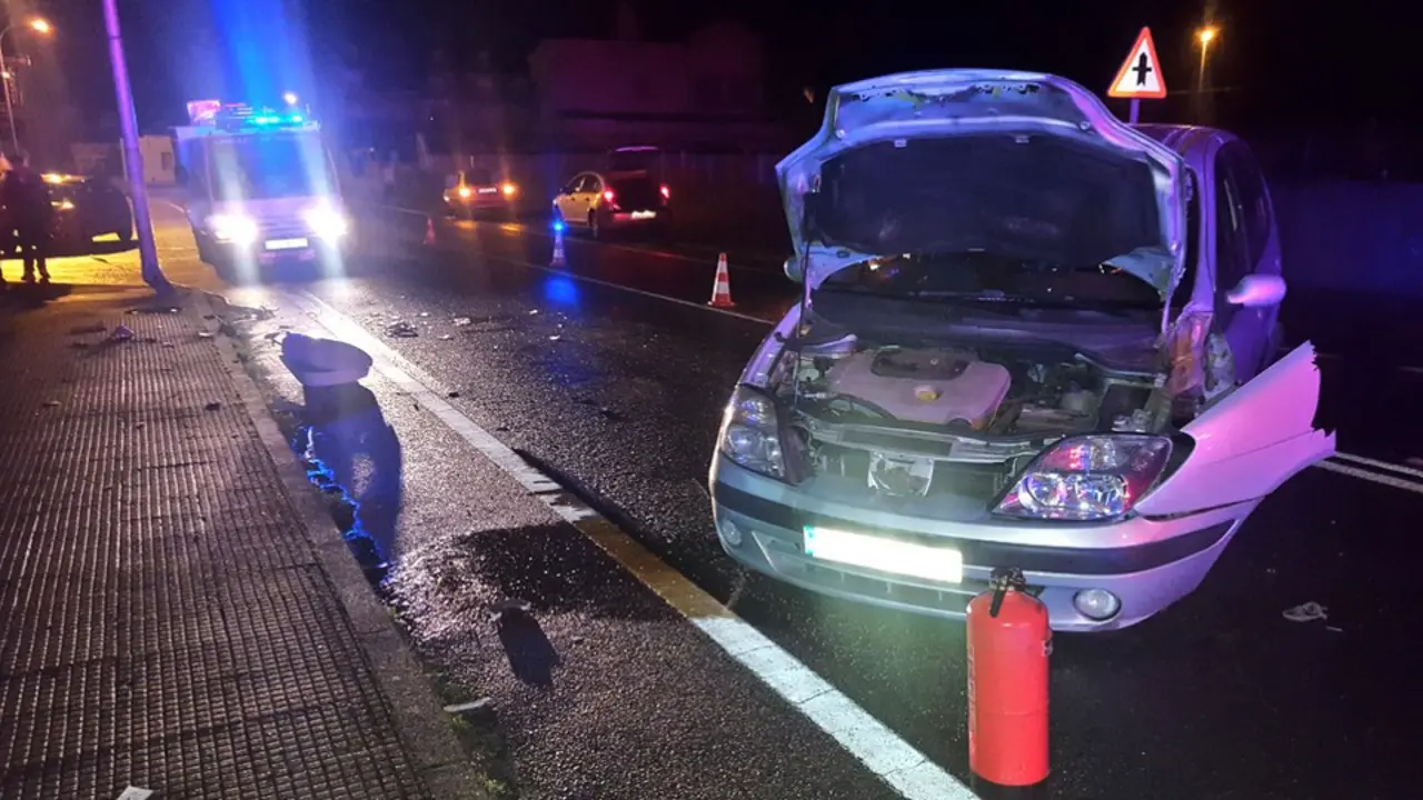 Estado en el que quedó el vehículo tras el accidente en la PO-550, Cambados. SERVIZO DE EMERXENCIAS DE CAMBADOS