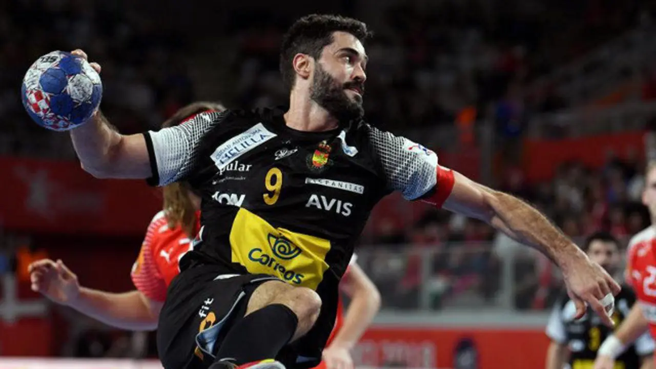 El español Raul Entrerrios, en el partido contra Dinamarca. GEORGI LICOVSKI (EFE)