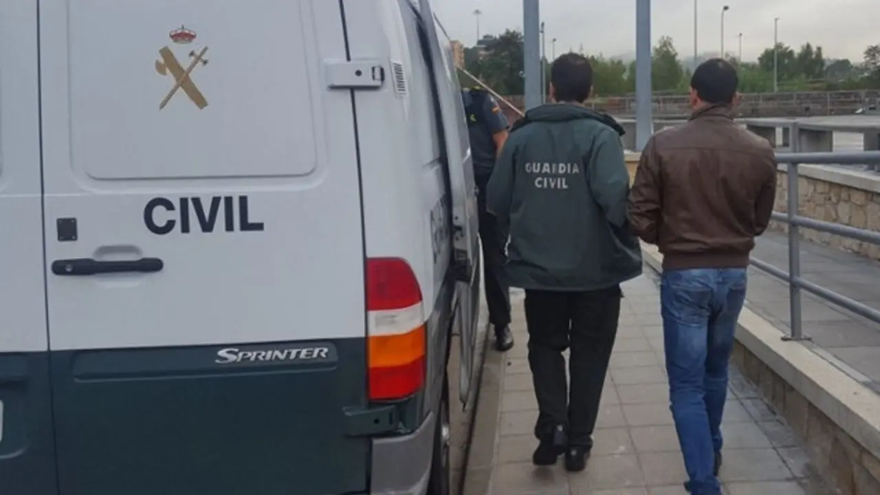 Momento de la detención de este vecino de Agolada, en agosto. DP