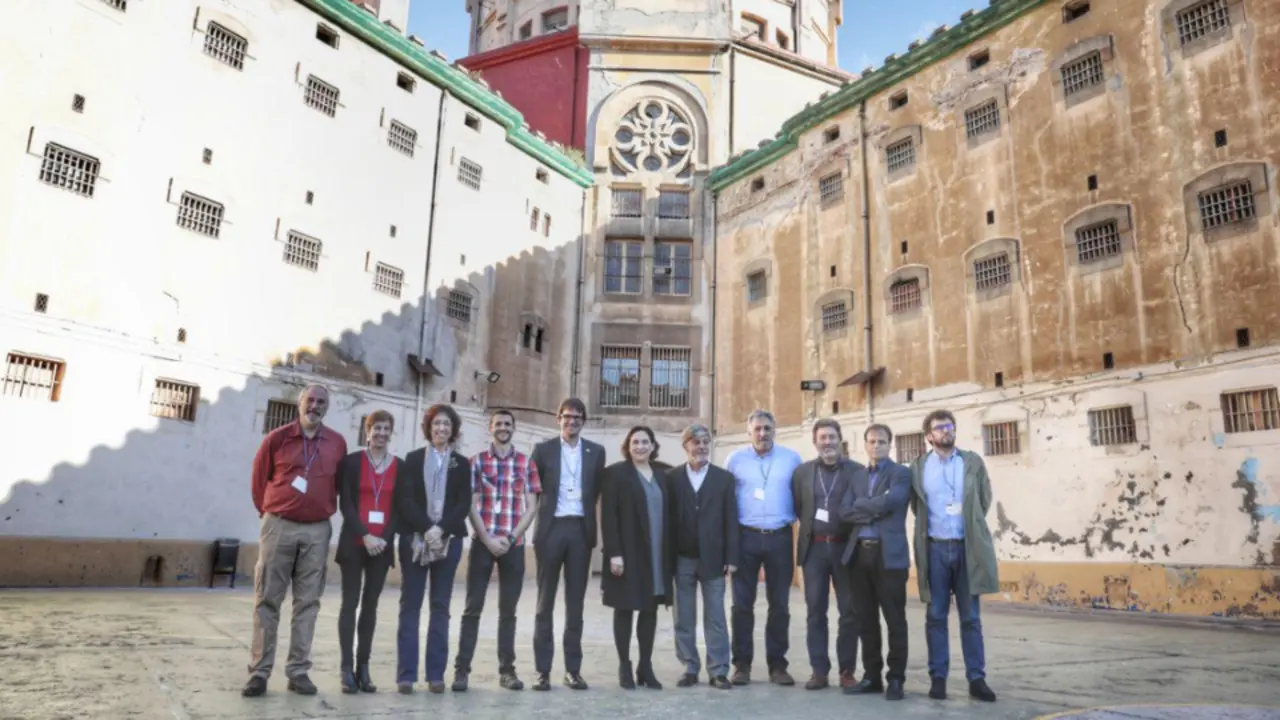 El concejal de Cultura de A Coruña, José Manuel Sande, acudió al II Encuentro de la Red de Ciudades contra la Impunidad Franquista, en el que Barcelona tomó el relevo de Pamplona a su frente. TWITTER @AdaColau
