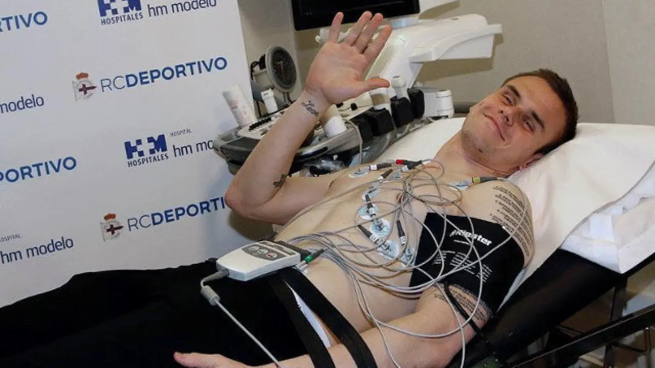 El portero internacional ucraniano Maksym Koval durante el reconocimiento médico. CABALAR (EFE)