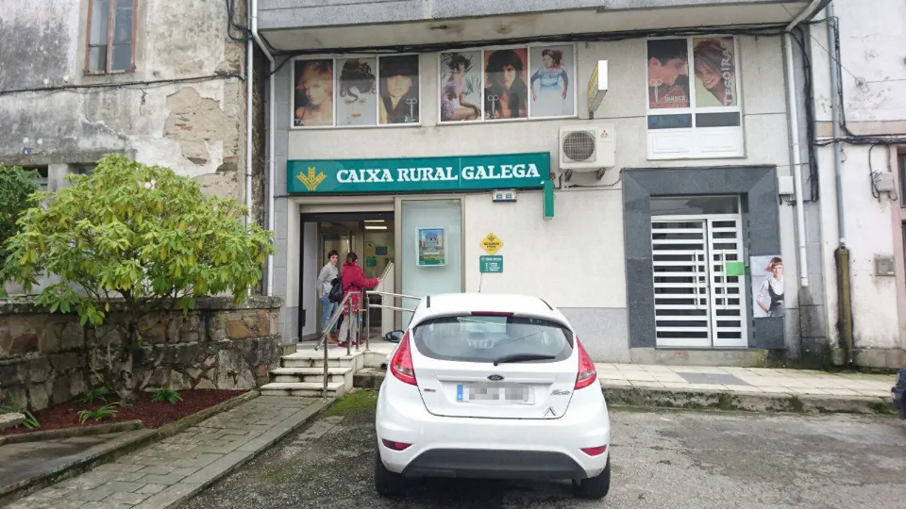 Sucursal de Begonte en la que se produjo el atraco.EP