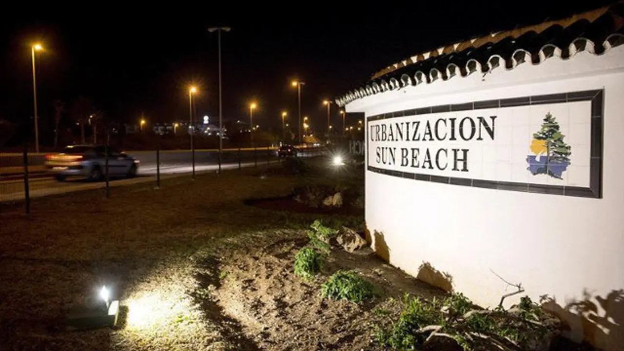 Vista de la urbanización de Estepona donde se ha registrado otro caso de violencia machista. DANIEL PÉREZ (EFE)