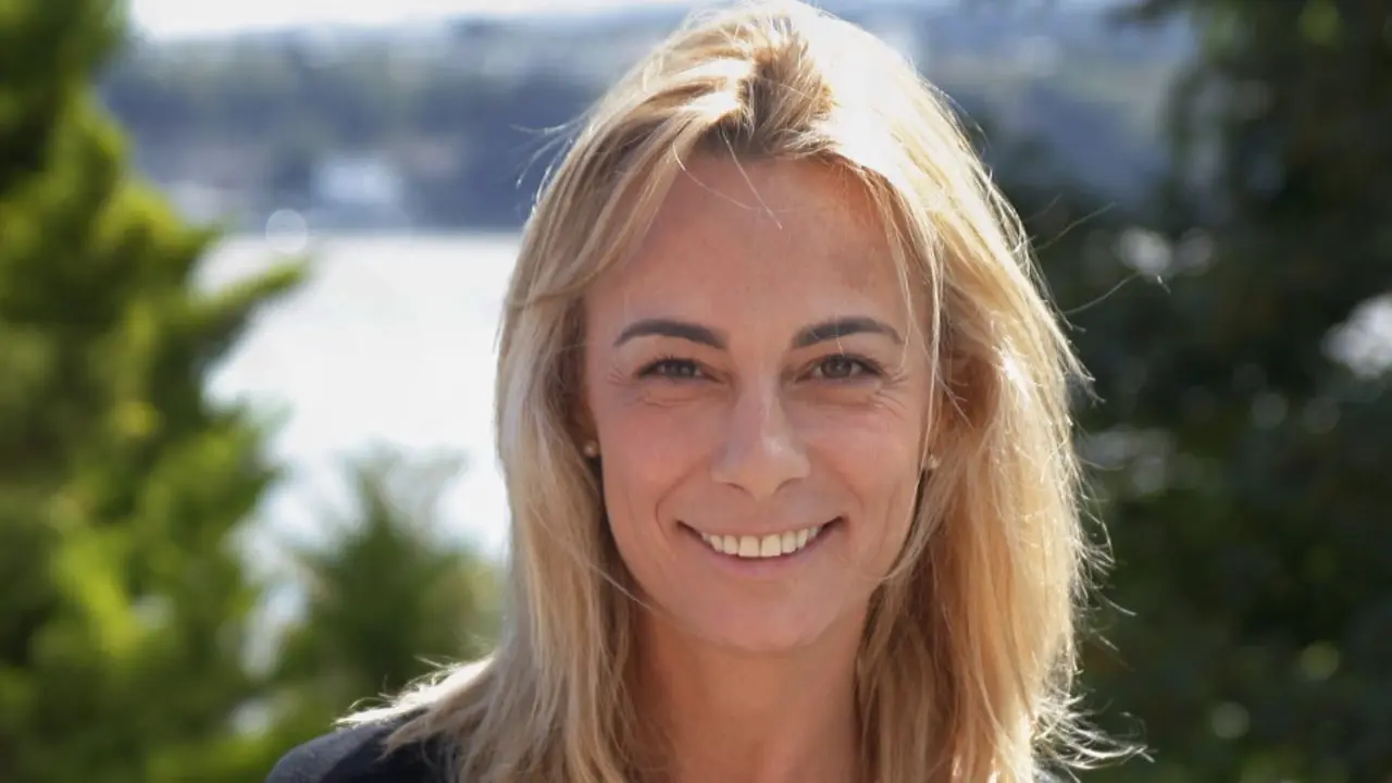 Sonia Castedo, de vacaciones en Ribadeo. HÉCTOR MANASÉ