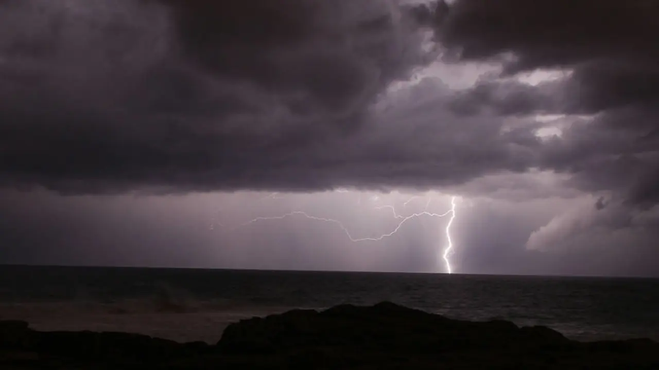Un rayo. JOSÉ M. ÁLVEZ