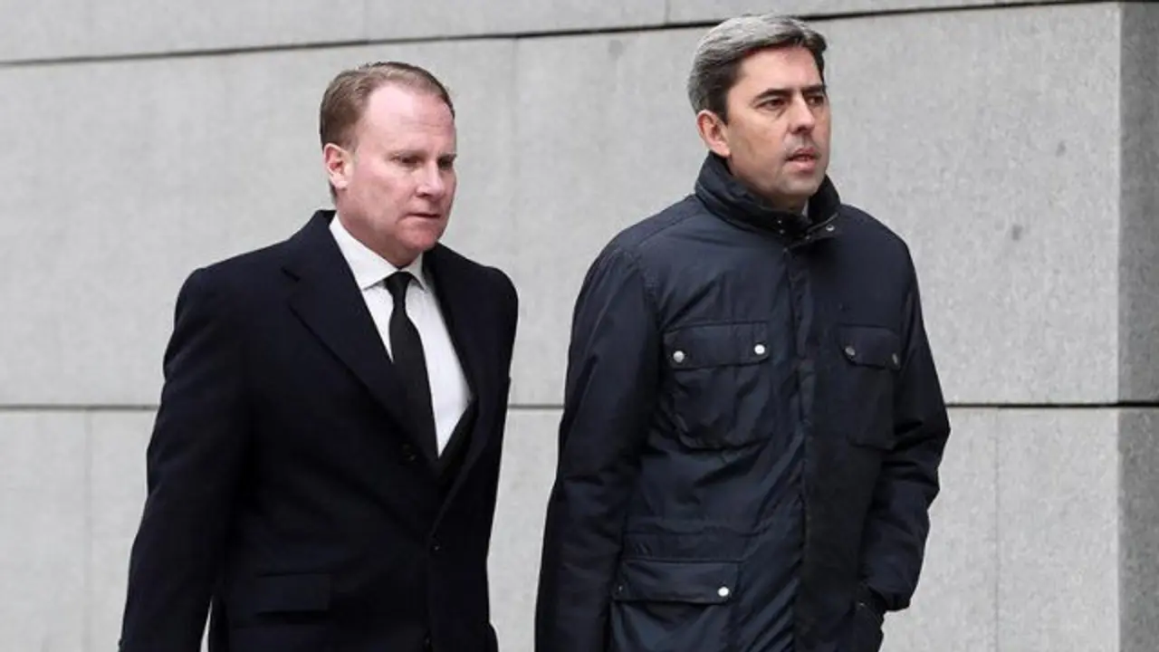 El exvicepresidente de la Comunidad Valenciana, Vicente Rambla, a la derecha, a su llegada a la Audiencia Nacional. MARISCAL (EFE)