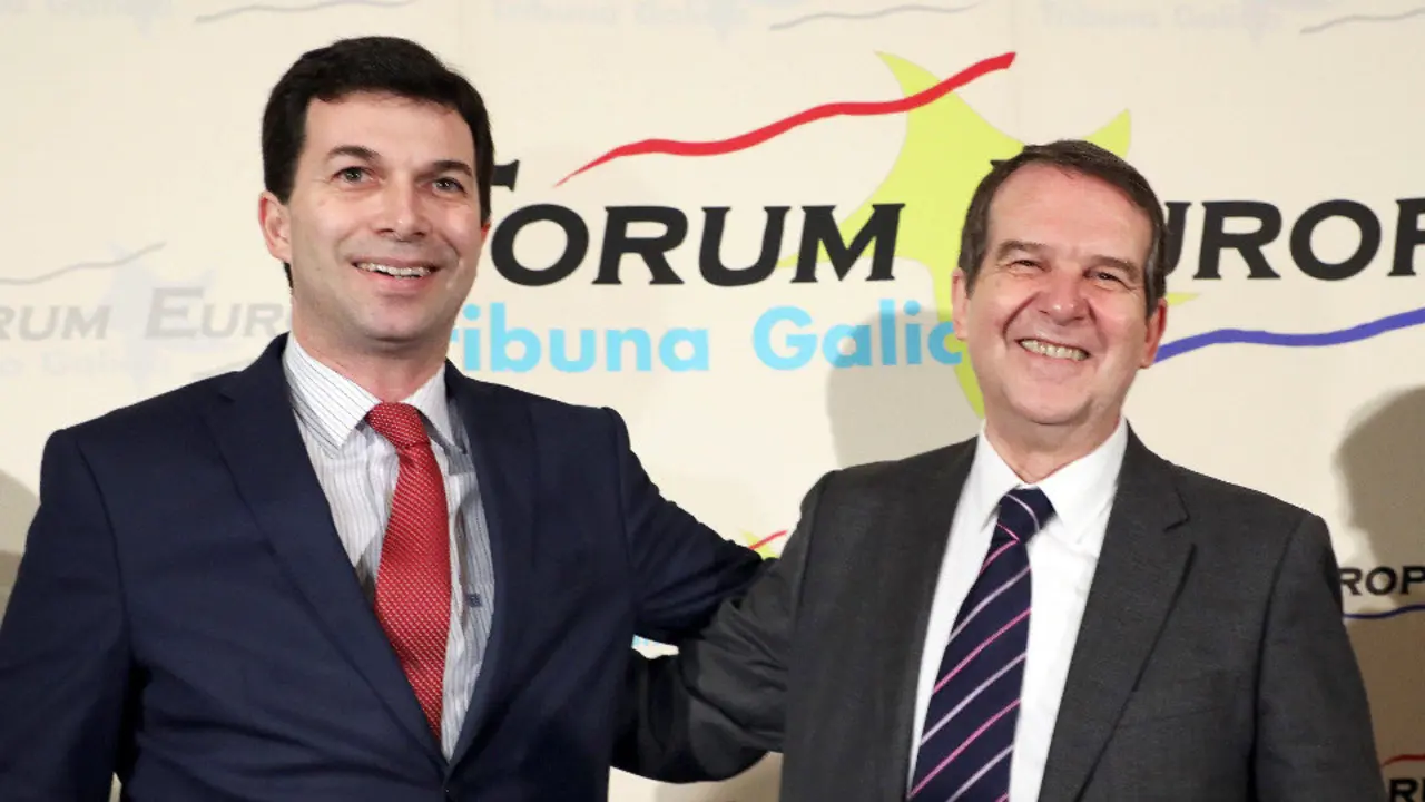 Gonzalo Caballero e Abel Caballero no almorzo informativo organizado por Fórum Europa. Tribuna Galicia. XOÁN REY (EFE)