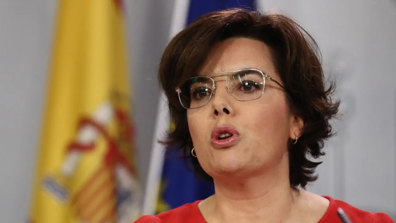 La vicepresidenta del Gobierno, Soraya Sáenz de Santamaría, durante la rueda de prensa posterior a la reunión del Consejo de Ministros. MARISCAL (EFE)