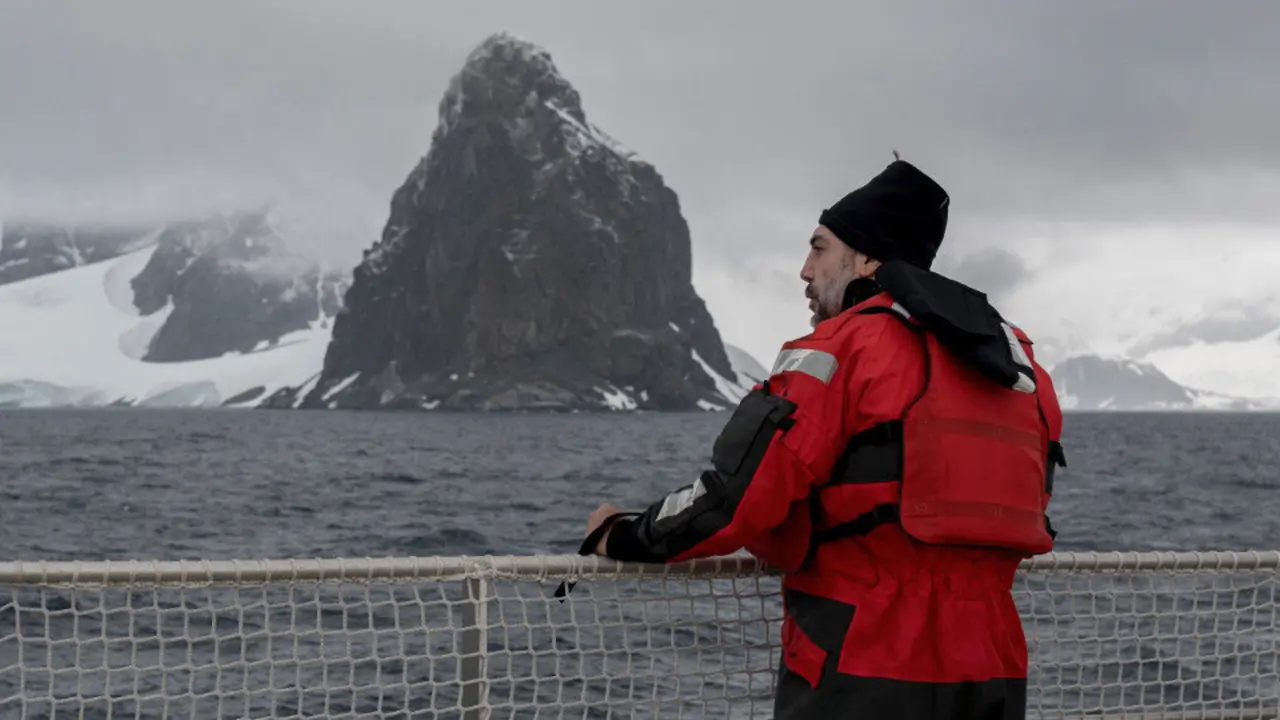 Javier Bardem durante la expedición a la Antártida. CHRISTIAN ÅSLUND/GREENPEACE
