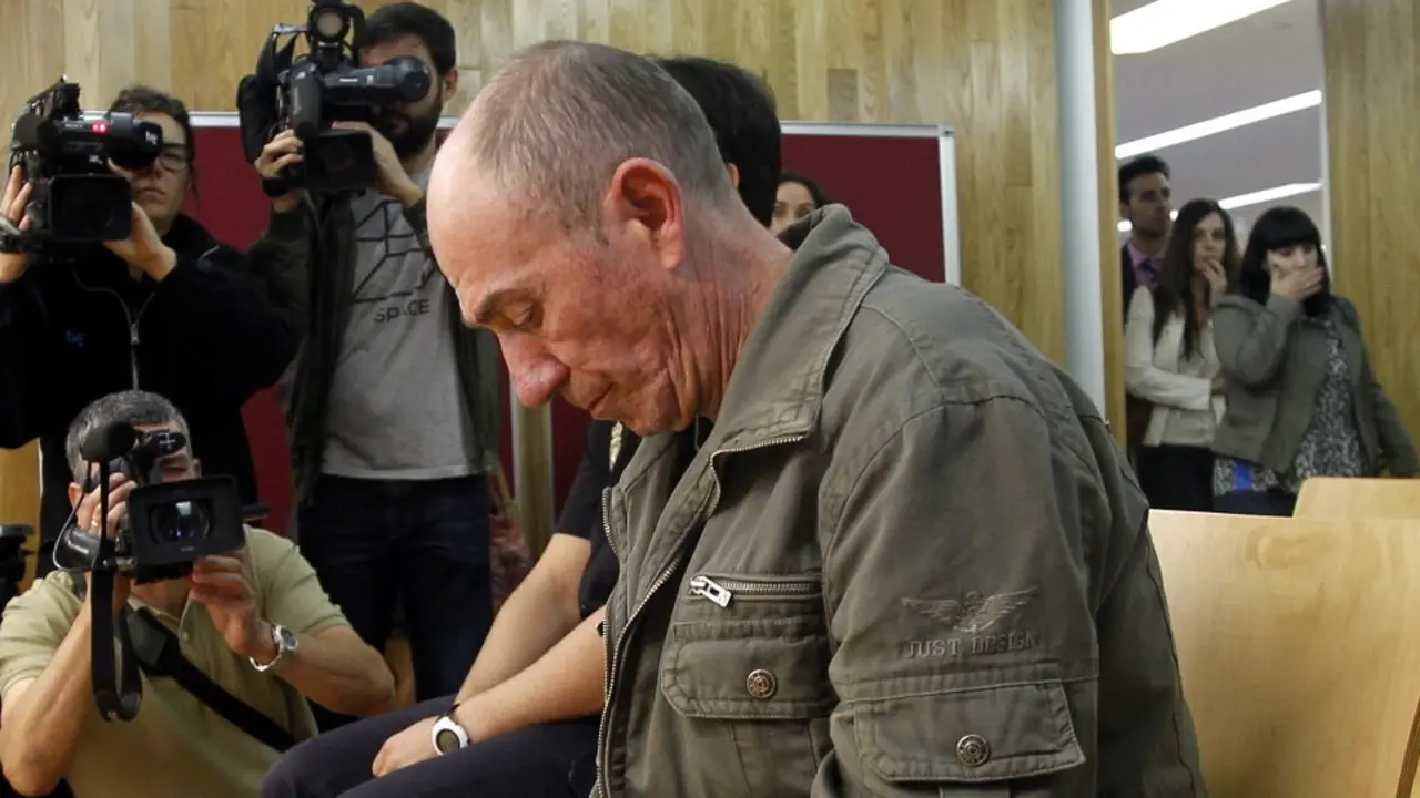 El violador del estilete, en el juzgado de Lugo. XESÚS PONTE