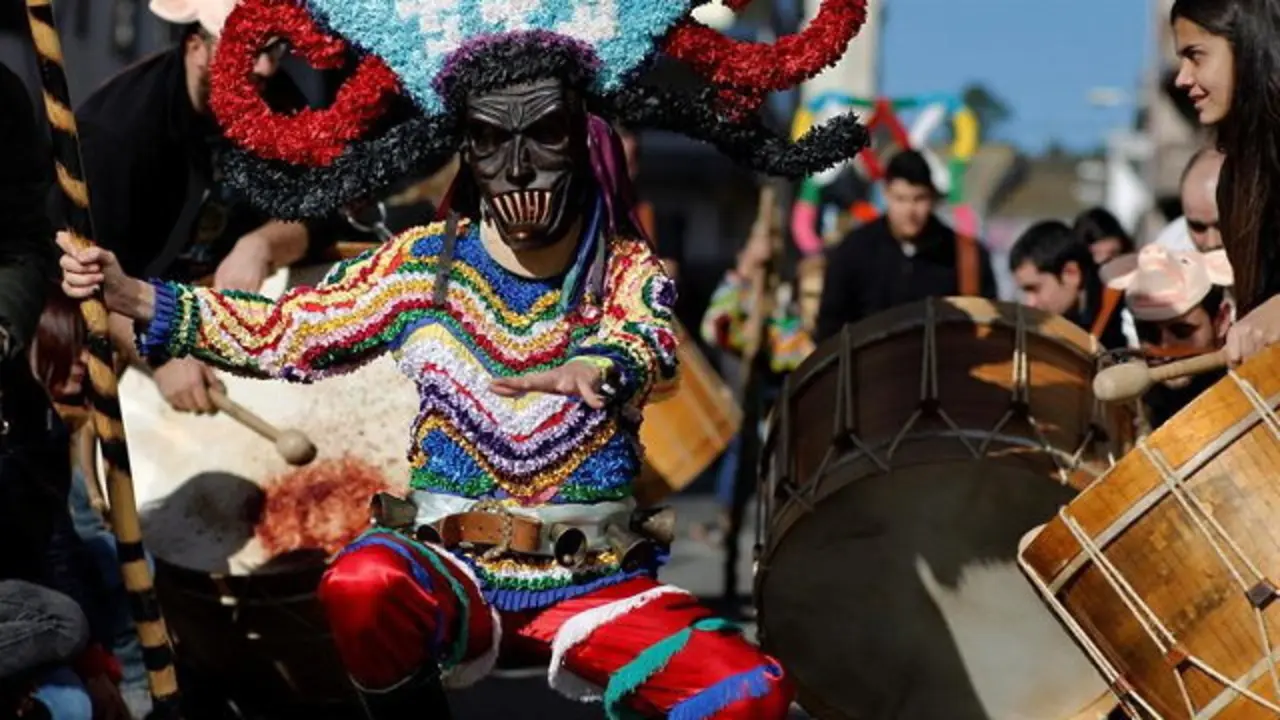 El Pasacalles en Chantada, denominado 'Entroido Ribeirao'. ELISEO TRIGO (EFE)