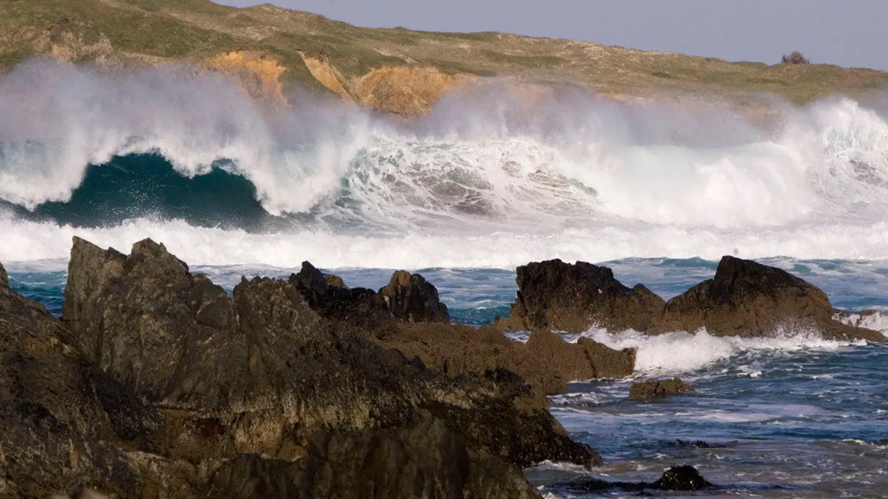 Olas en Valdoviño. AEP