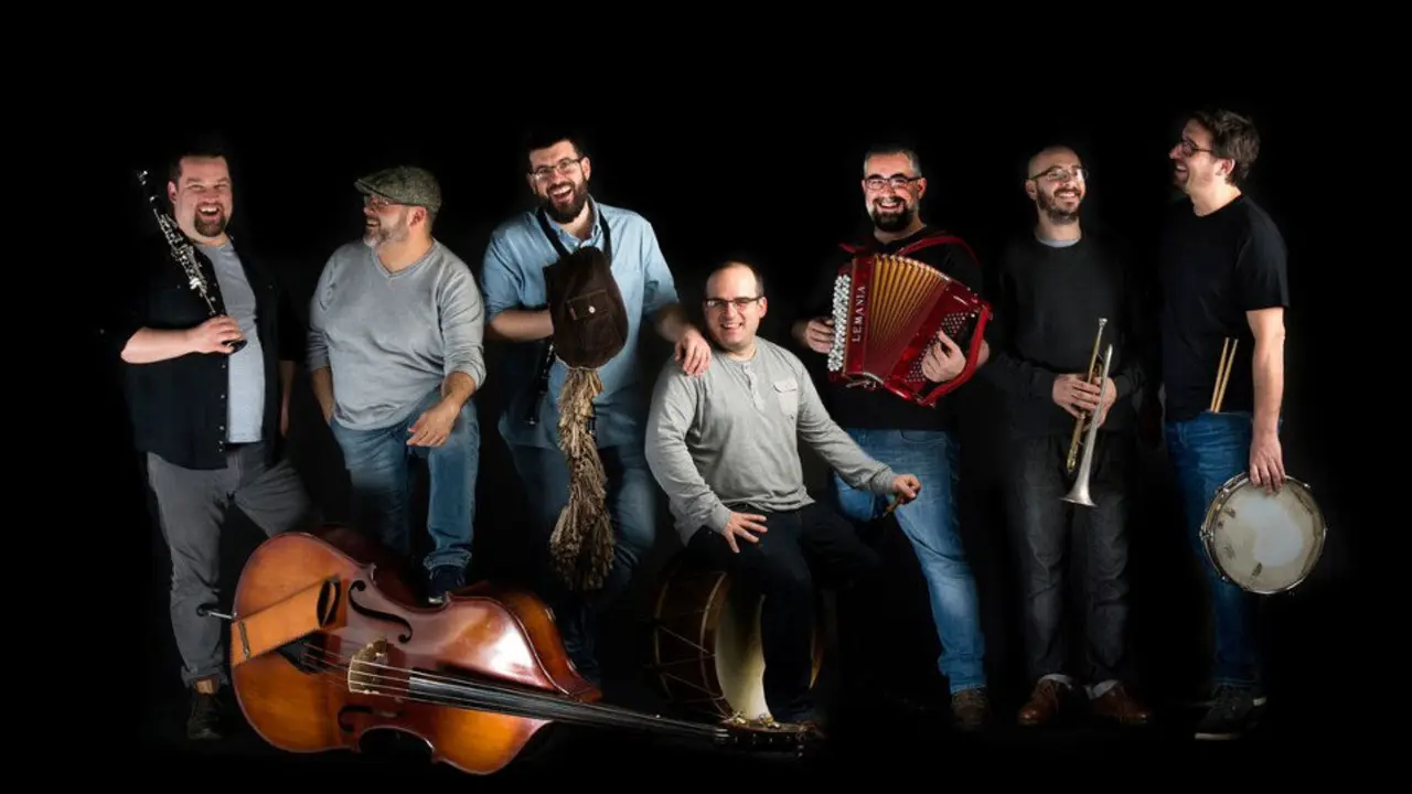 A banda coru&ntilde;esa Tiruleque. TRAGALUZ FOTOGRAF&Iacute;A