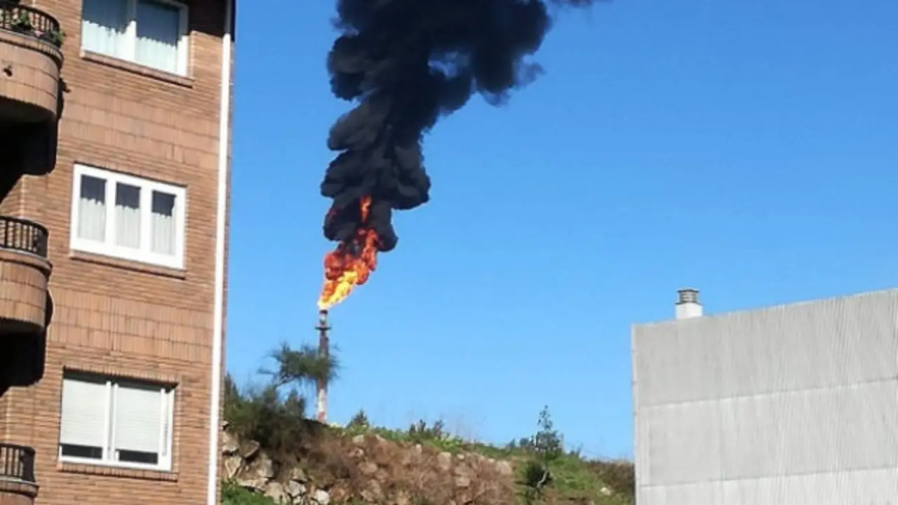 O facho xerou unha gran fumareda. EP