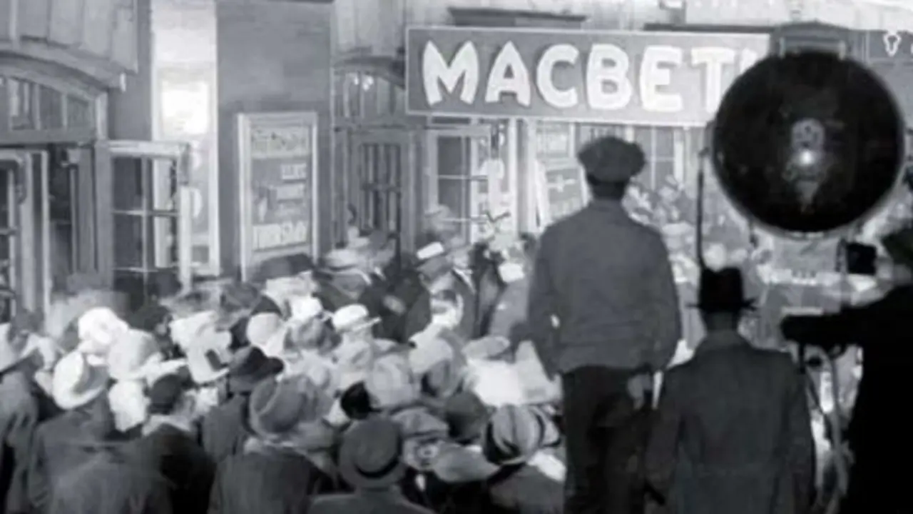 "Os clásicos non poden volver porque nunca marchan"