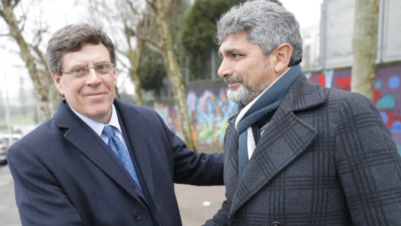 Juan Carlos Quer y Juan José Cortés, este sábado en Santiago. LAVANDEIRA JR (EFE)