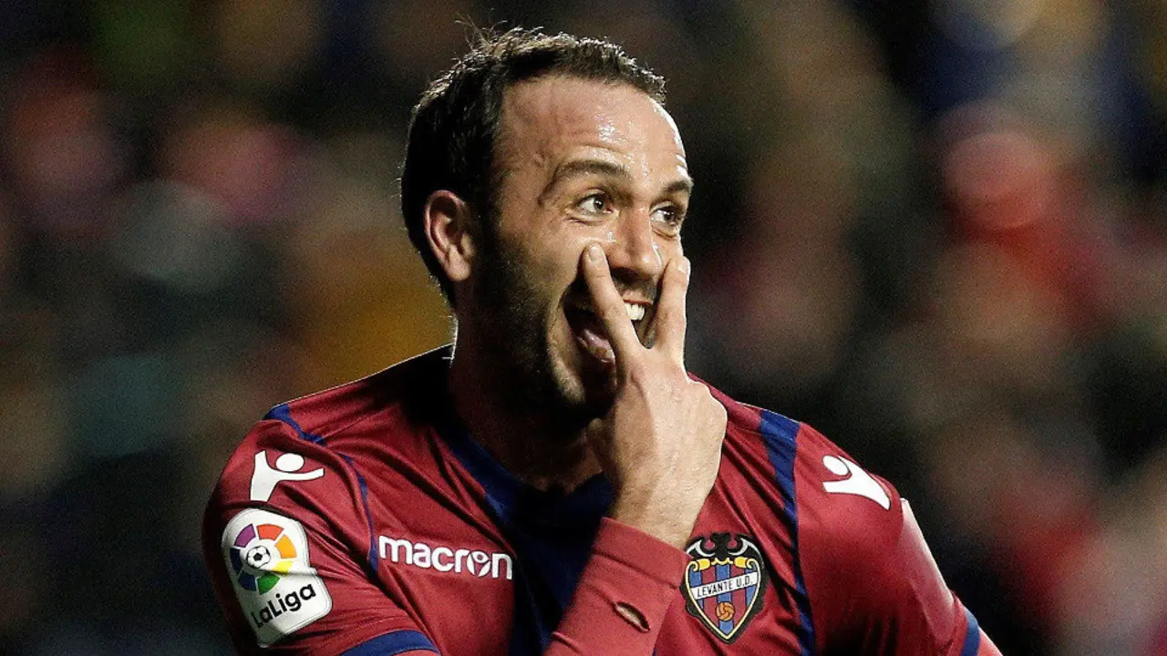 Gianpaolo Pazzini celebra su gol. MIGUEL ÁNGEL POLO (EFE)