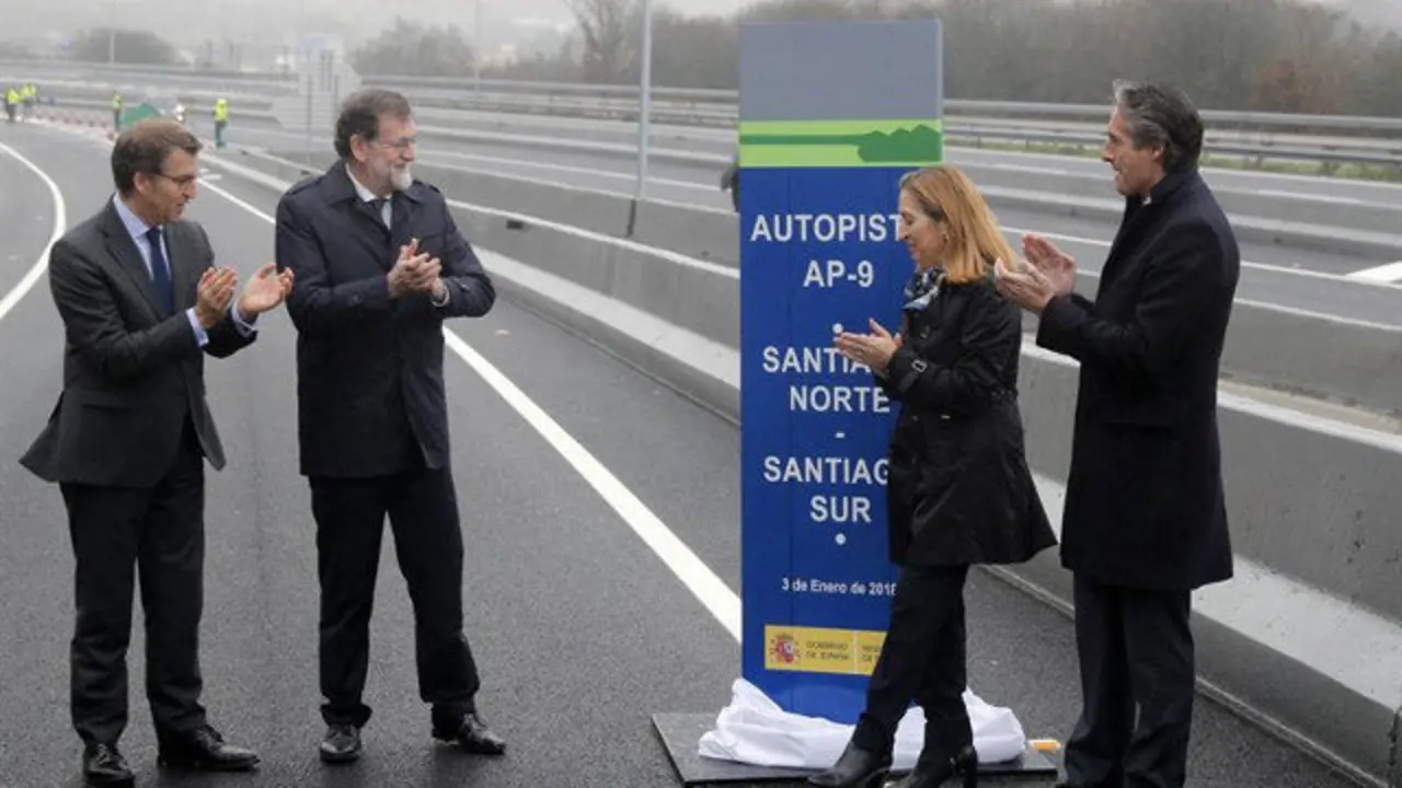 Alberto Núñez Feijoo, Mariano Rajoy, Ana Pastor e Iñigo de la Serna durante la puesta en servicio de la ampliación de capacidad de la AP-9. LAVANDEIRA JR