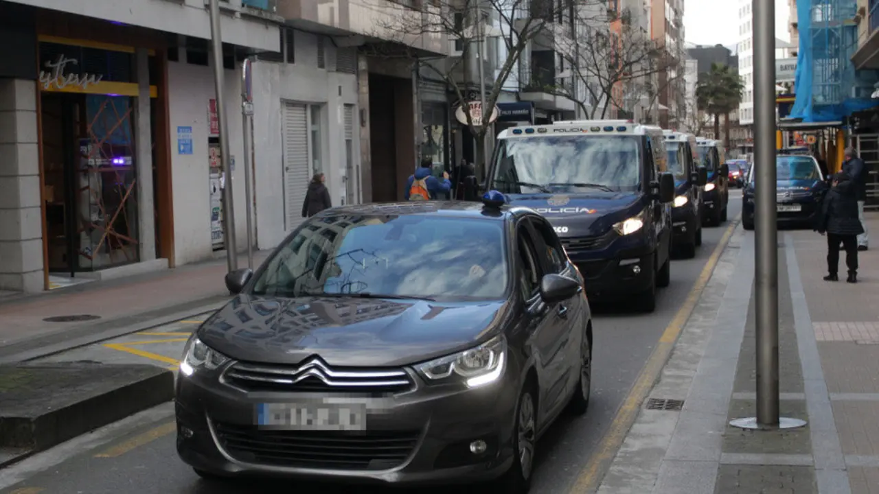 Despliegue policial para trasladar a los detenidos en la operación Mito