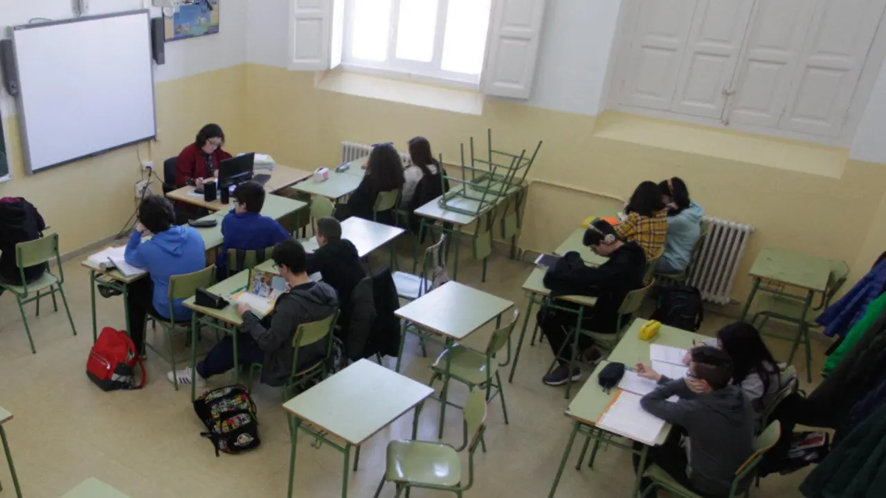 Rapaces e rapazas nunha clase. DAVID FREIRE