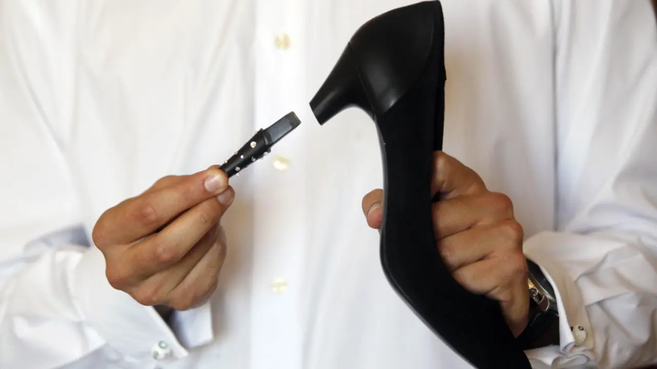 Un zapato de tacón desmontable.	KAI FÖSTERLING (EFE)