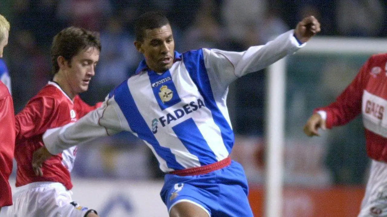 Djalminha, en un partido con el Deportivo. LAVANDEIRA JR. (EFE)