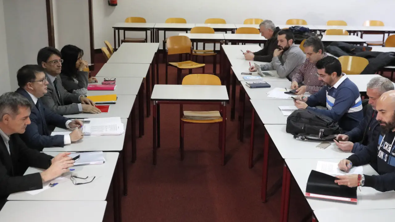 Reunión de este lunes entre sindicatos y representantes de la Xunta. LAVANDEIRA JR