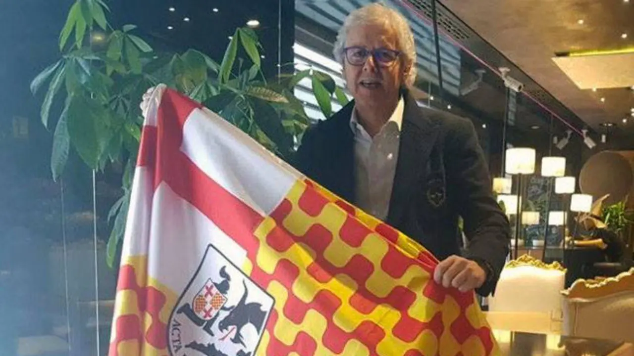Xavier Gabriel, con la bandera de Tabarnia. FACEBOOK