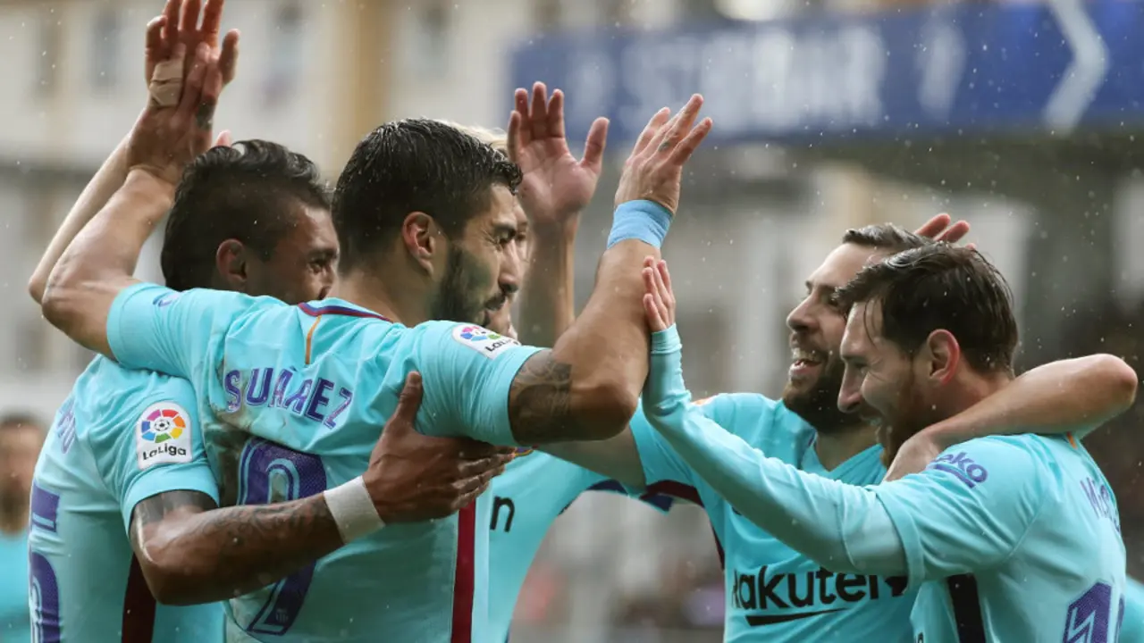 Celebración del gol de Suárez ante el Eibar.JUAN HERRERO (Efe)