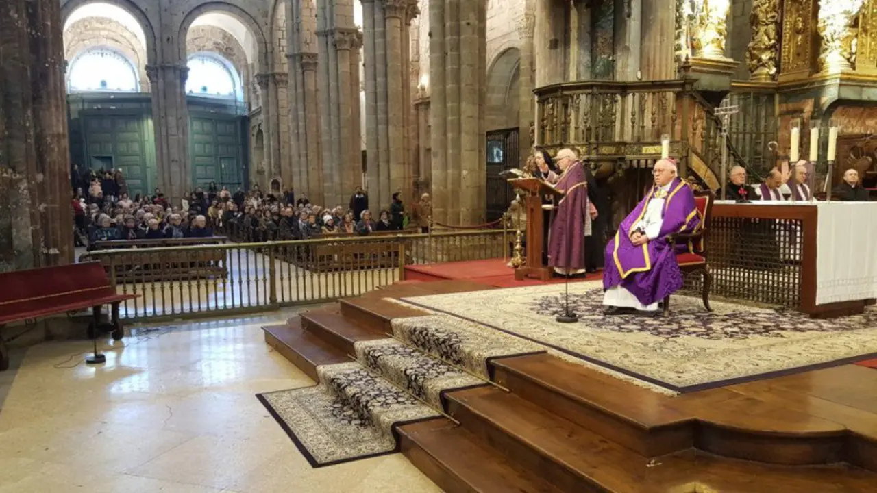 Barrio, en el acto de desagravio al Apóstol y la Virgen del Pilar. ARZOBISPADO DE SANTIAGO