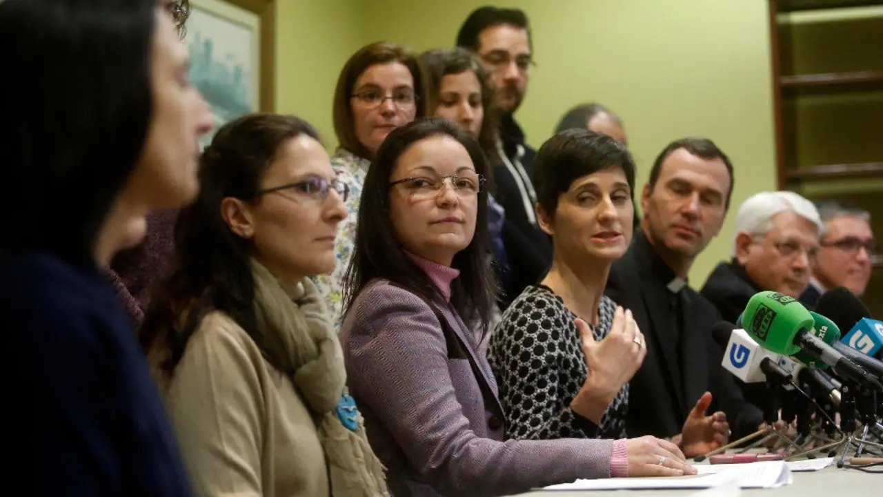 Marta Paz, mano derecha del líder de los Miguelianos, en el centro. JAVIER CERVERA