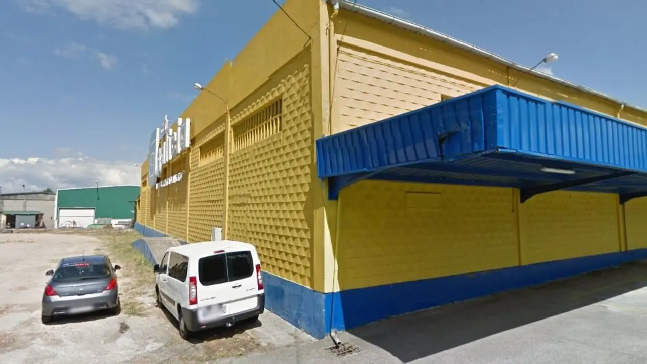 Establecimiento Cash Galicia, en Vilagarcía. DP