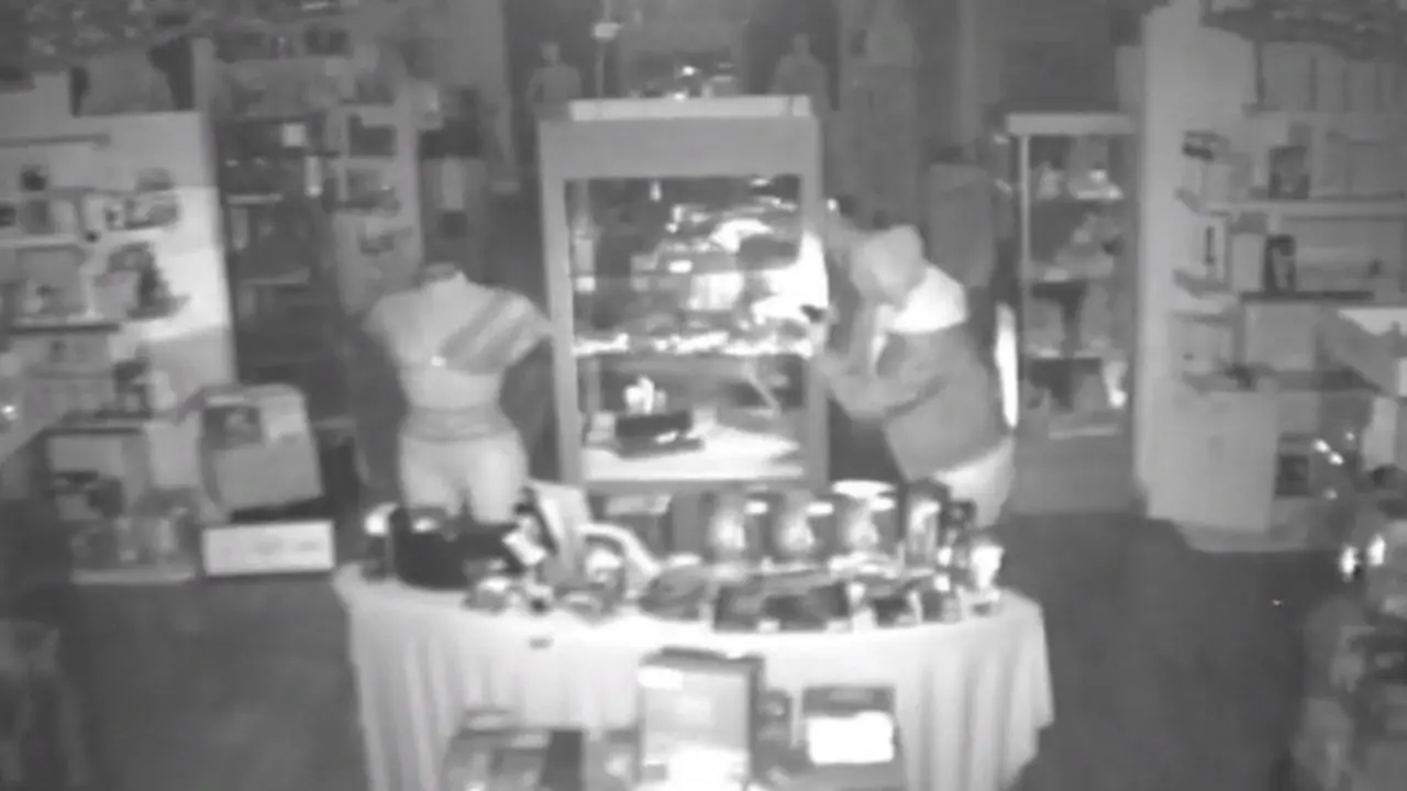 Un momento del asalto captado por las cámaras de seguridad. EFE