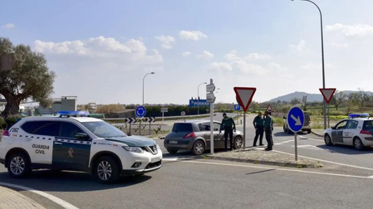 Operativo de búsqueda de los atracadores, el pasado sábado. ALTIENZA