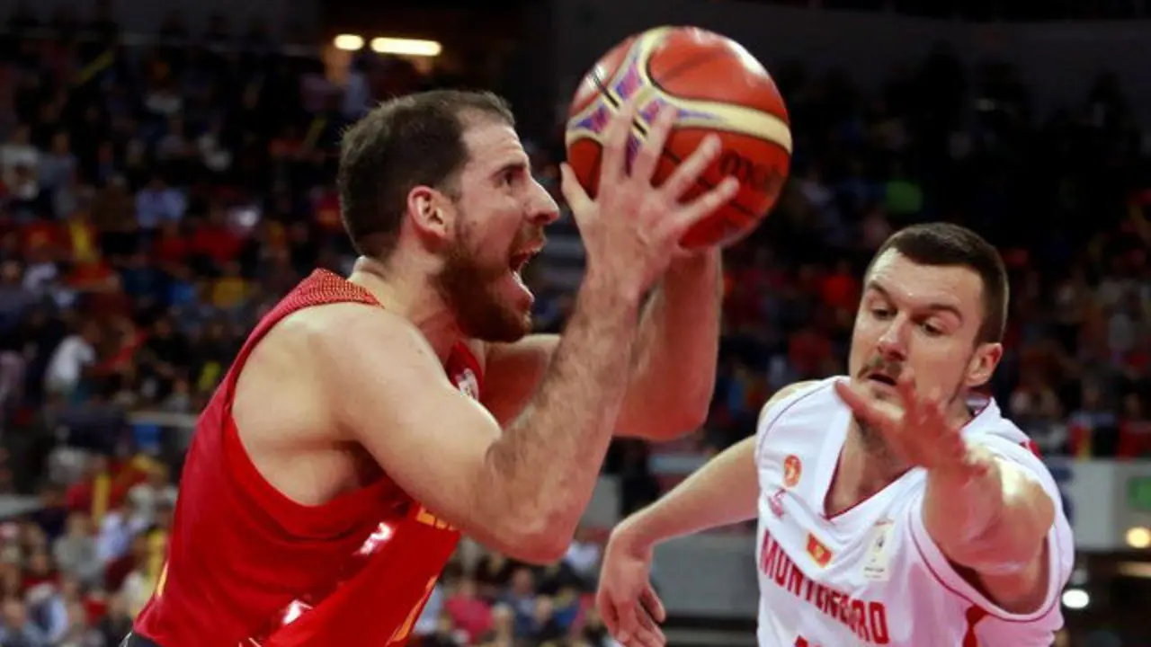 Un momento del partido. JAVIER CEBOLLADA (EFE)