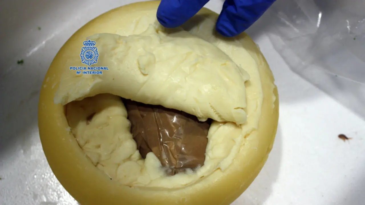 Uno de los quesos en los que iba oculta la cocaína. DP