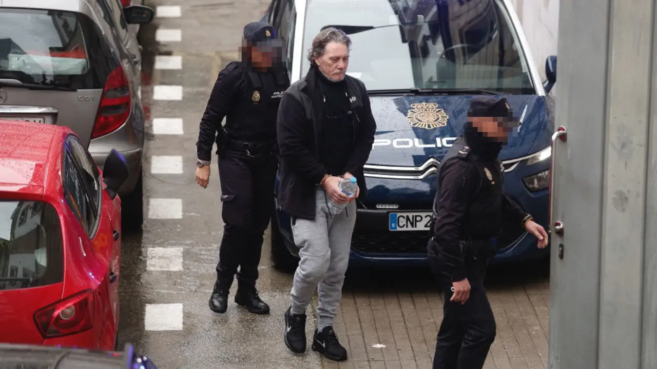 Sito Miñanco llega a la Audiencia de Pontevedra. JAVIER CERVERA-MERCADILLO