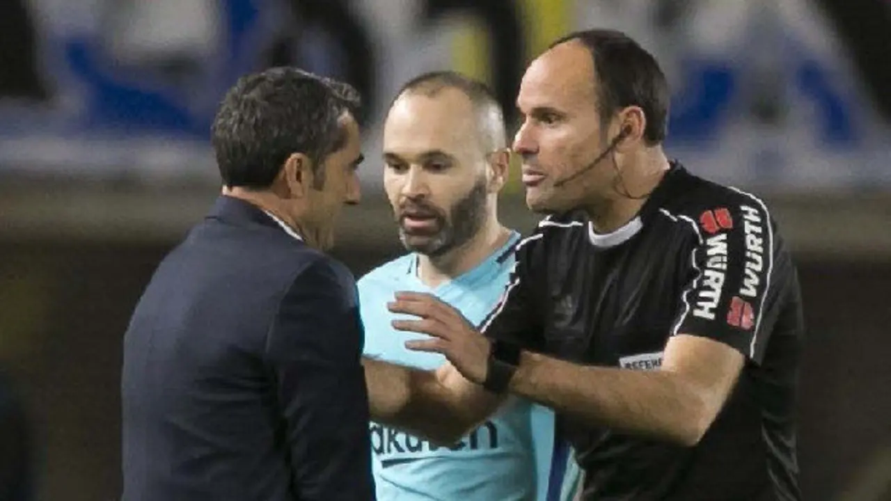 Mateu Lahoz en un partido. EFE