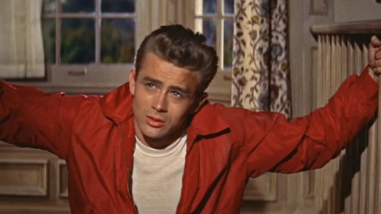 James Dean, con la chaqueta subastada. EP