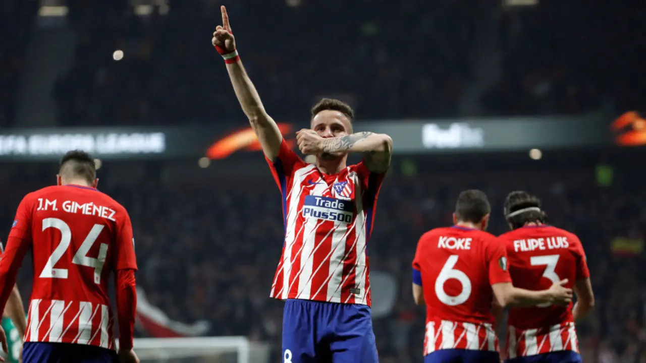 O centrocampista do Atlético de Madrid, Saúl Ñíguez, celebra o seu gol fronte ao Lokomotiv de Moscova. JUANJO MARTÍN (EFE)
