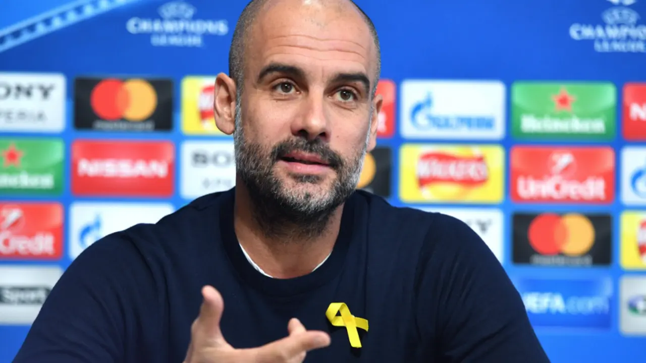 Guardiola, con su lazo amarillo. EFE