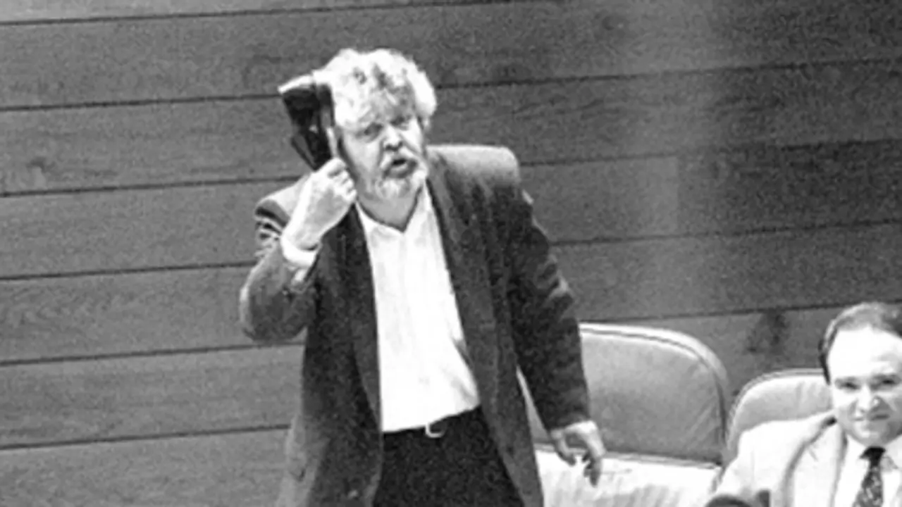 Beiras, zapato en man, un 10 de marzo de 1993. AEP