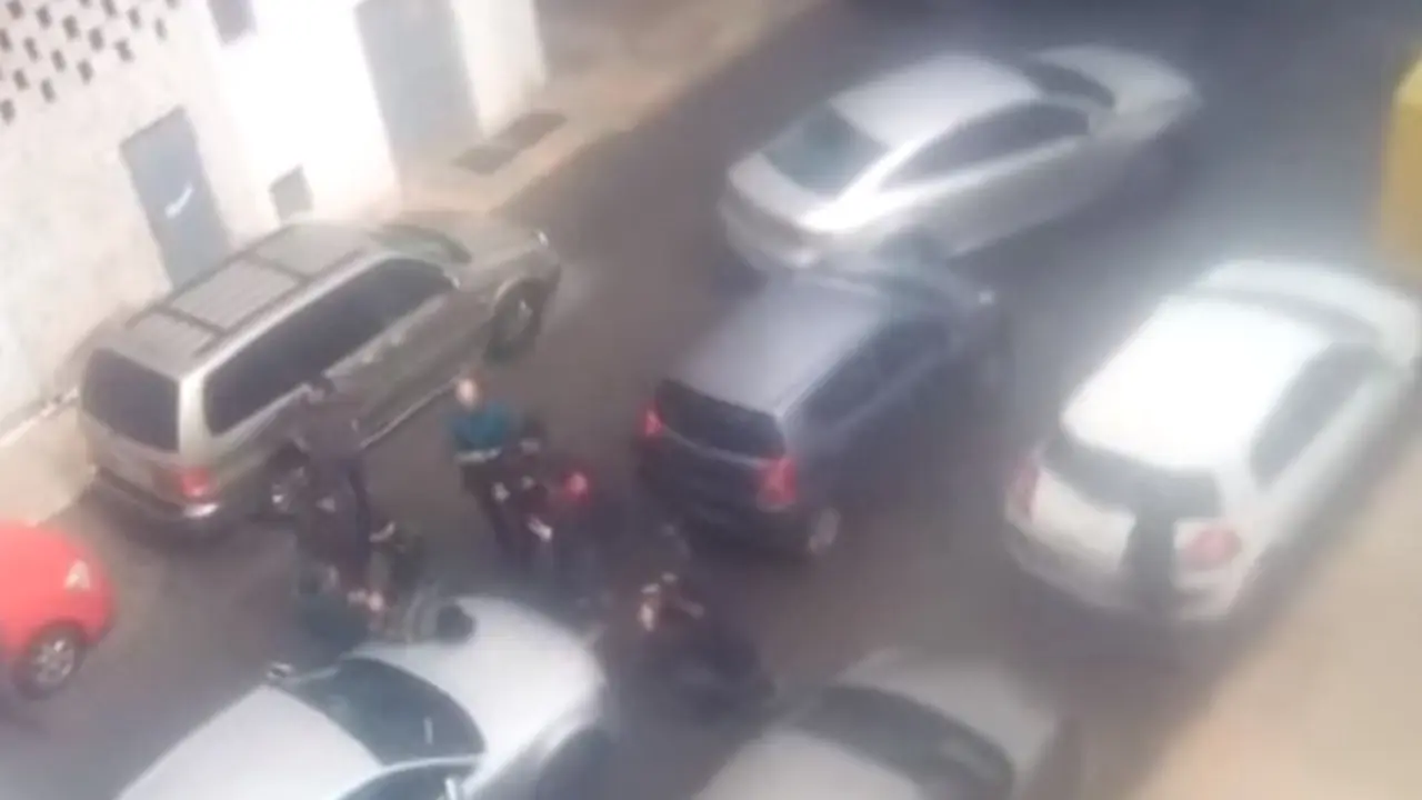 Momento de la detenci&oacute;n de la pareja del padre de Gabriel Cruz. YOUTUBE