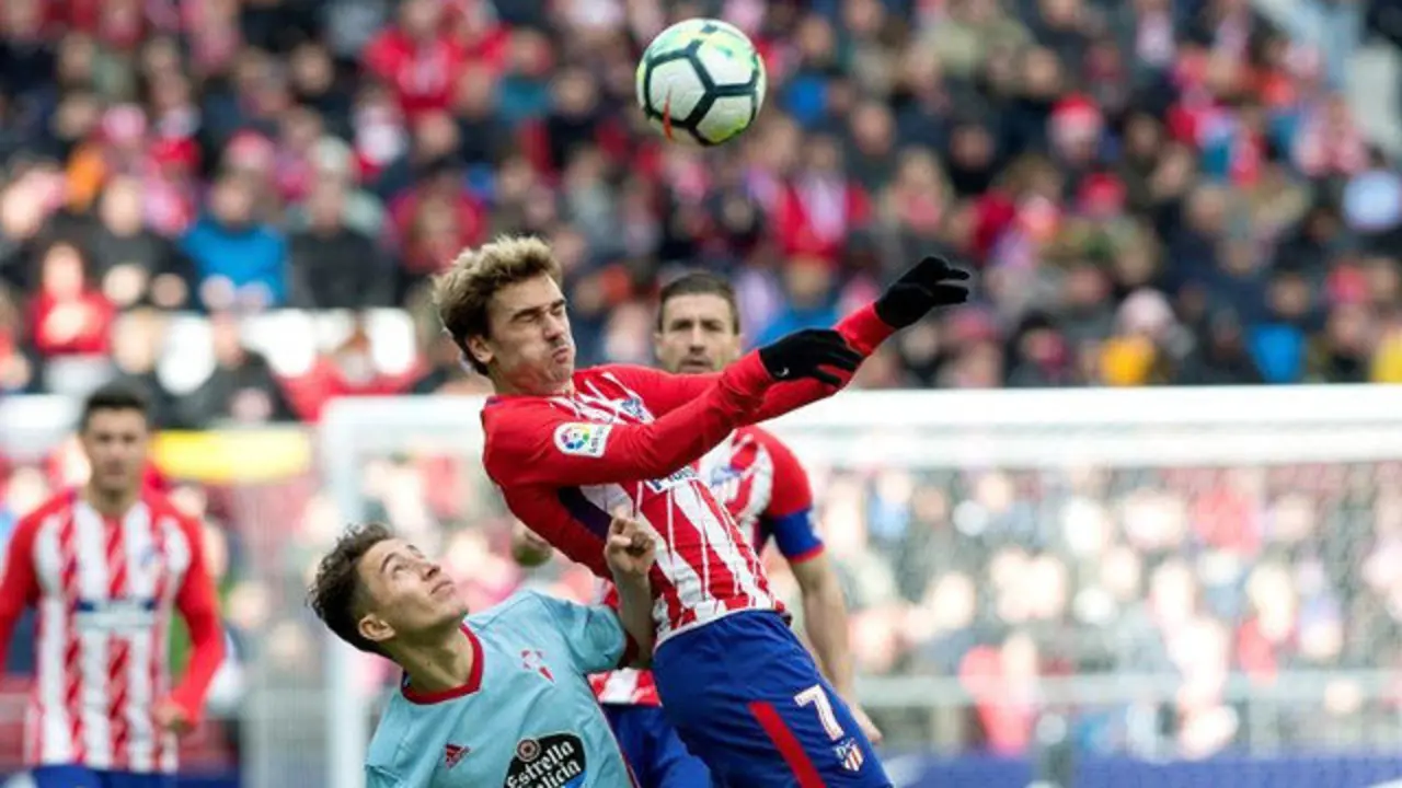 Encuentro entre el Celta y el Atlético de Madrid la pasada temporada. RODRIGO JIMÉNEZ (EFE)
