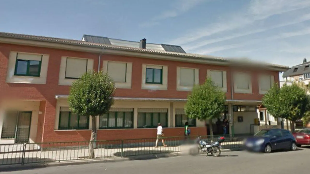 Instituto de La Virgen del Camino donde se produjo la agresión. GOOGLE MAPS