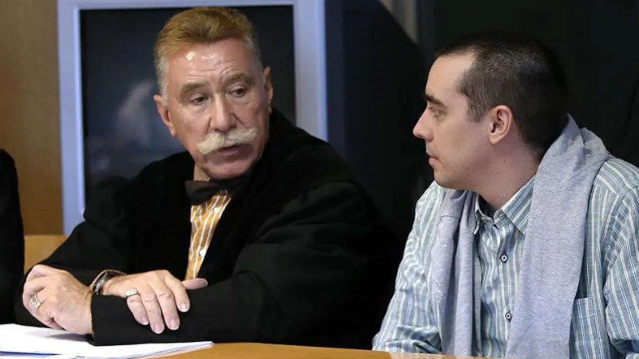 El descuartizador de Majadahonda y su abogado, Marcos Garc&iacute;a Montes. EFE