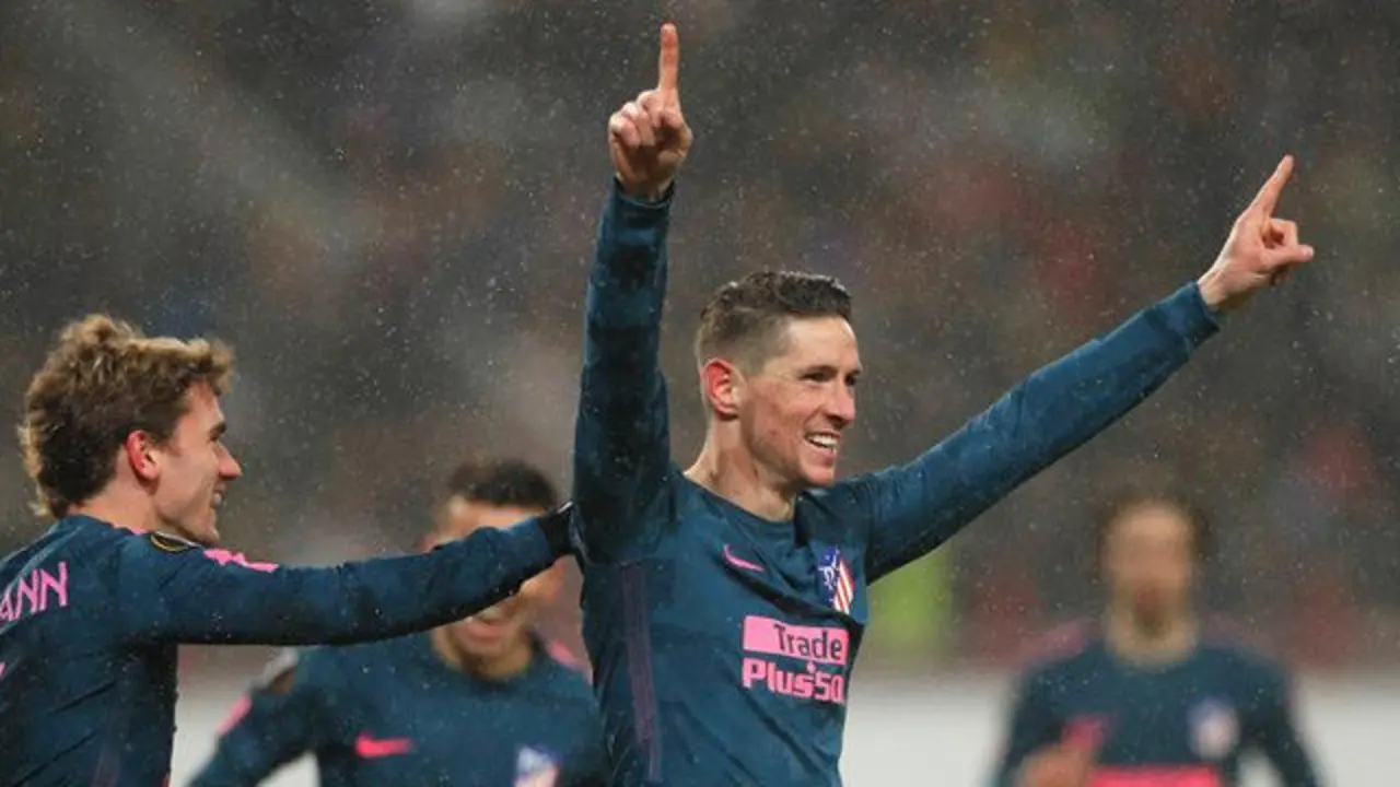 Torres y Griezmann celebra un gol. YURI KOCHETKOV (EFE)