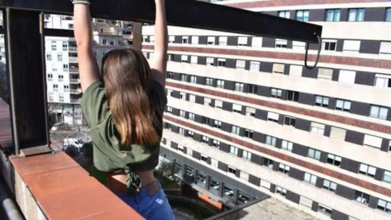 La adolescente colgada de una viga. MOSSOS